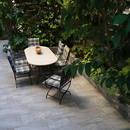 Garden Apartment Next To The Mall -Private Parking Athena Bagian luar foto