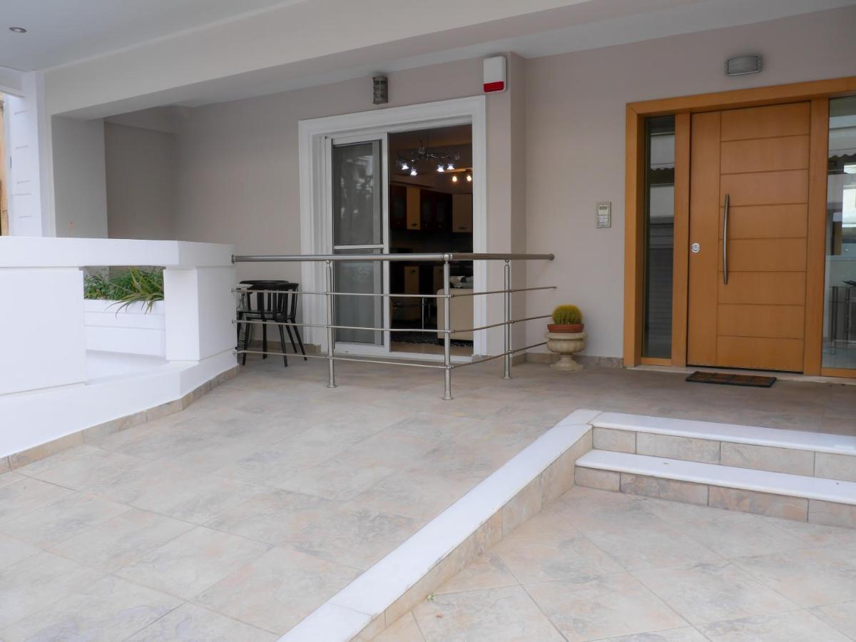 Garden Apartment Next To The Mall -Private Parking Athena Bagian luar foto