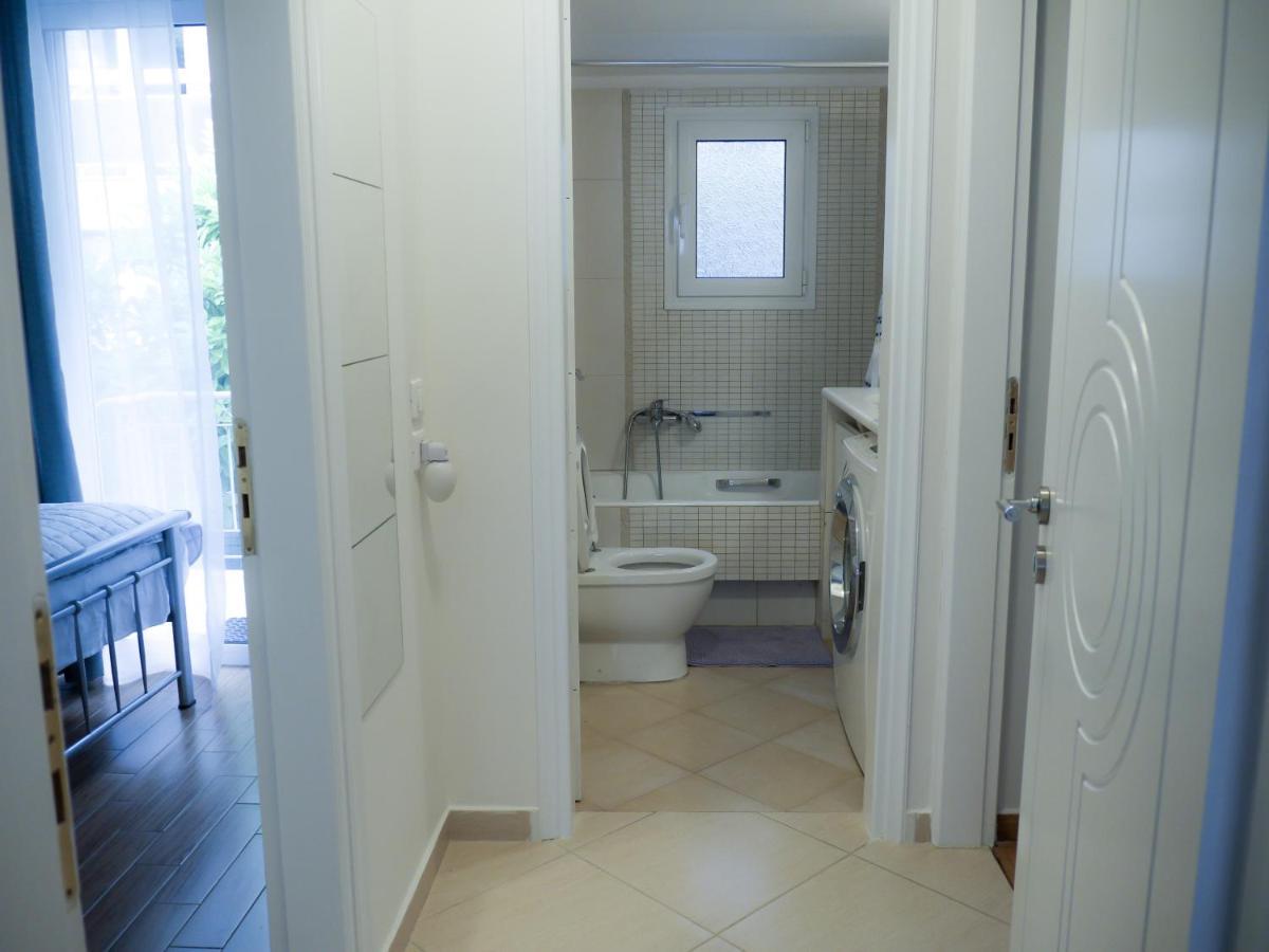 Garden Apartment Next To The Mall -Private Parking Athena Bagian luar foto