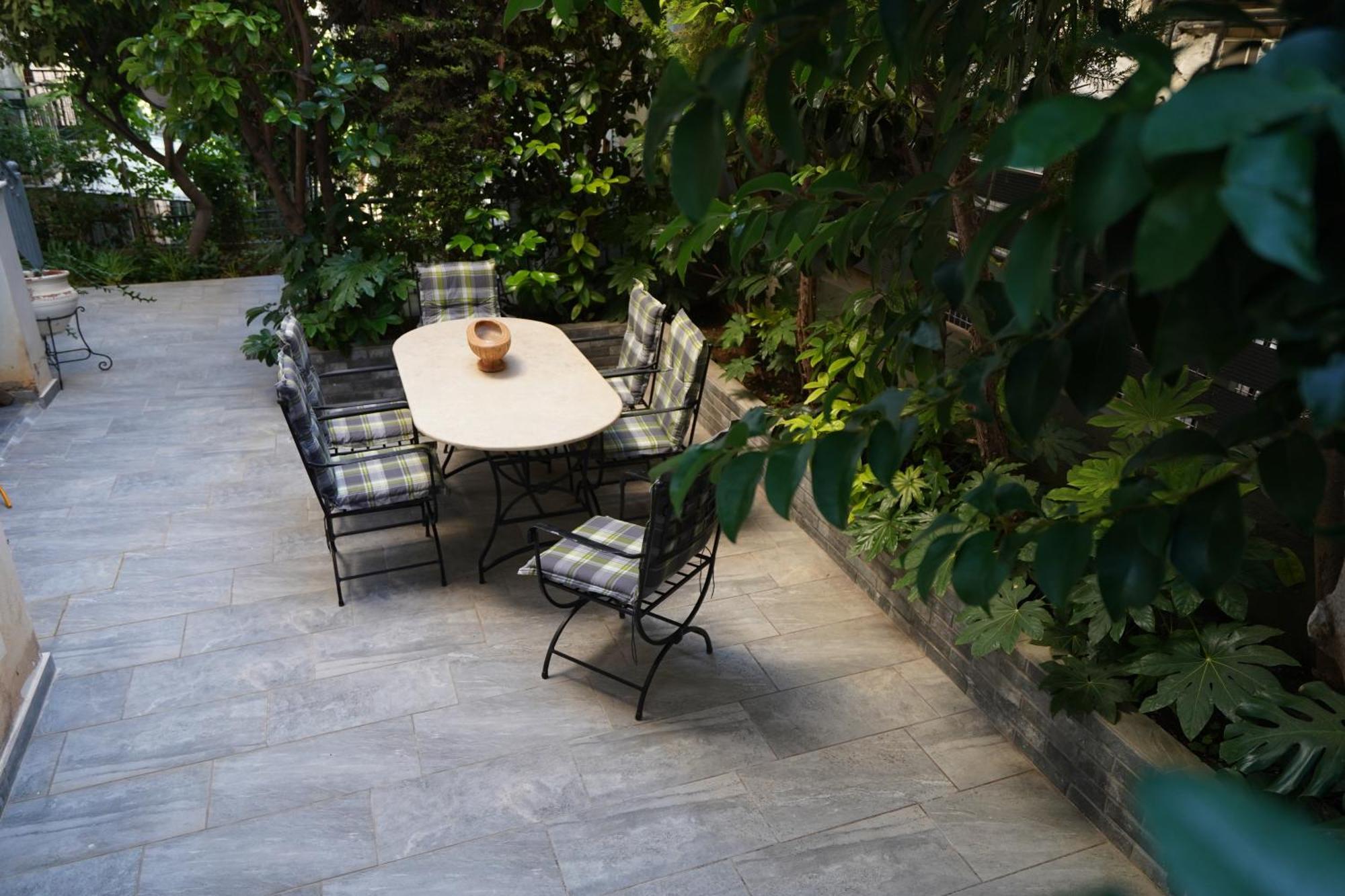 Garden Apartment Next To The Mall -Private Parking Athena Bagian luar foto