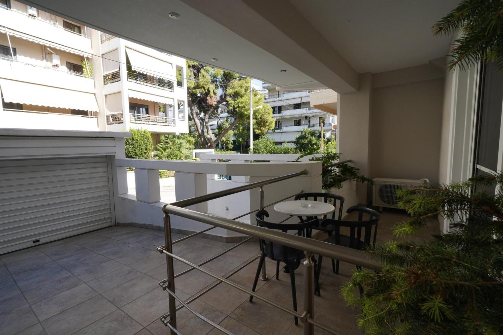 Garden Apartment Next To The Mall -Private Parking Athena Bagian luar foto