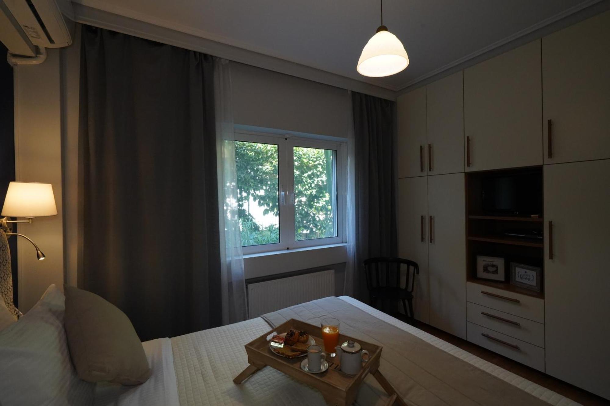 Garden Apartment Next To The Mall -Private Parking Athena Bagian luar foto