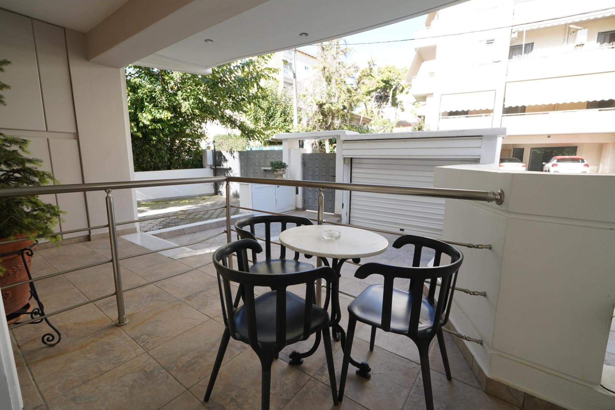 Garden Apartment Next To The Mall -Private Parking Athena Bagian luar foto