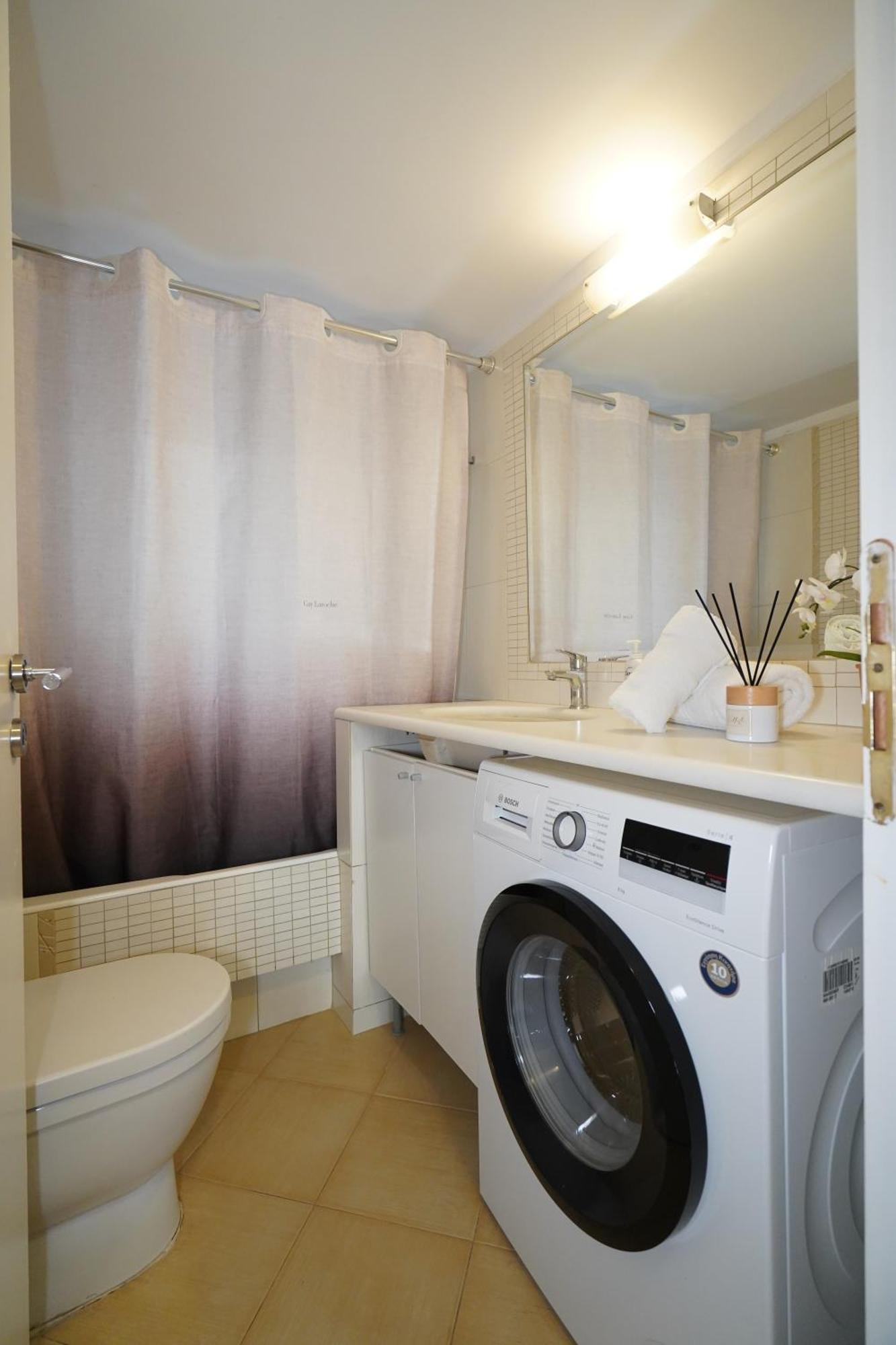 Garden Apartment Next To The Mall -Private Parking Athena Bagian luar foto