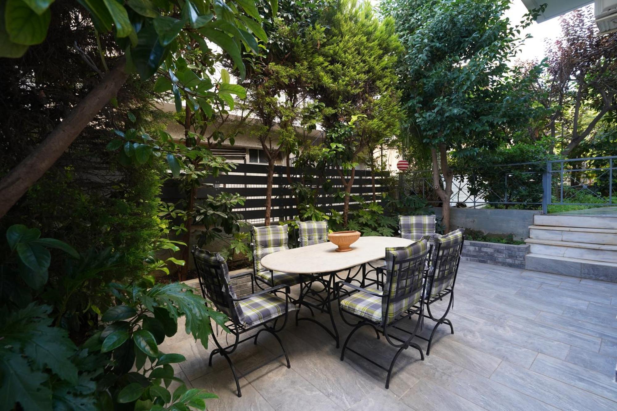 Garden Apartment Next To The Mall -Private Parking Athena Bagian luar foto