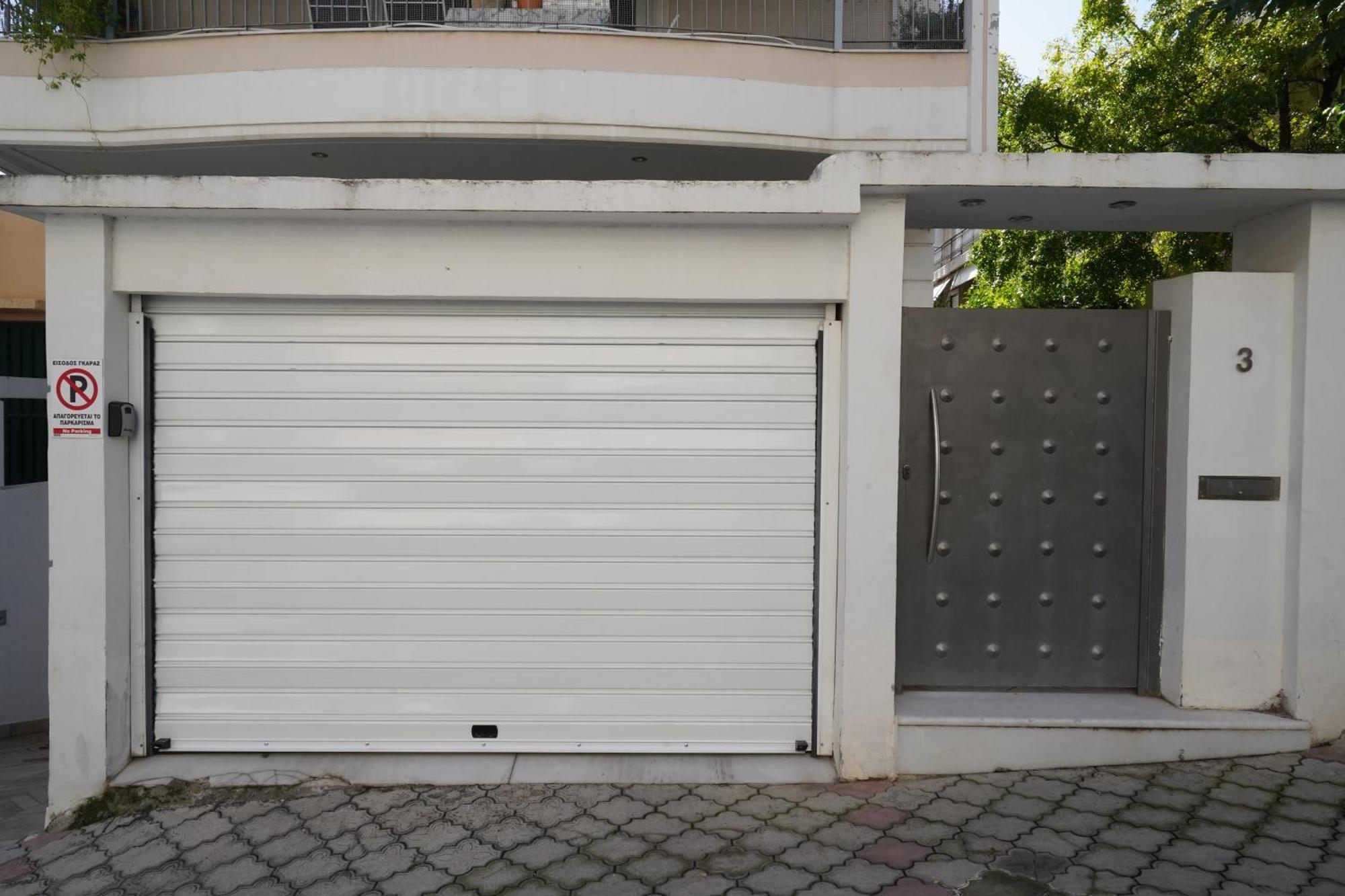 Garden Apartment Next To The Mall -Private Parking Athena Bagian luar foto
